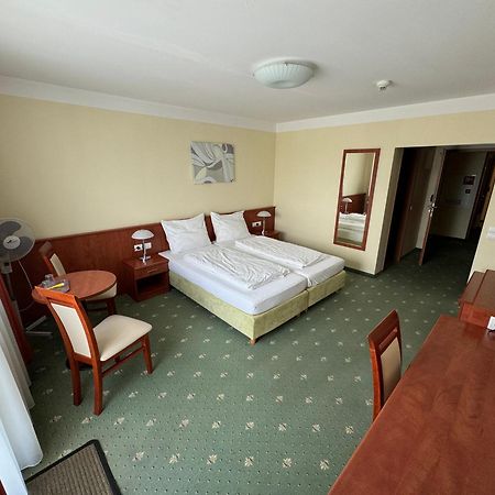 Hotel Breitenlee ウィーン エクステリア 写真