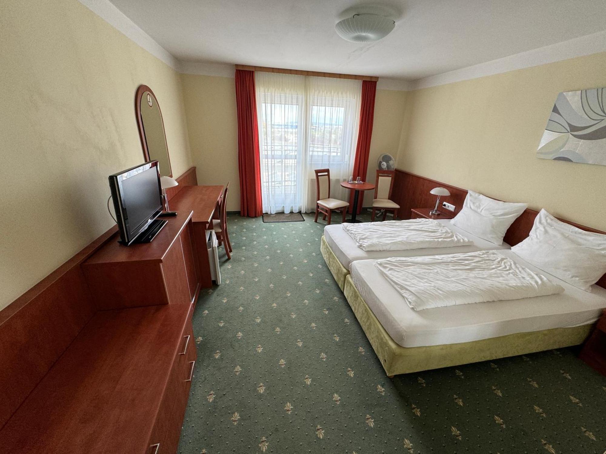 Hotel Breitenlee ウィーン エクステリア 写真