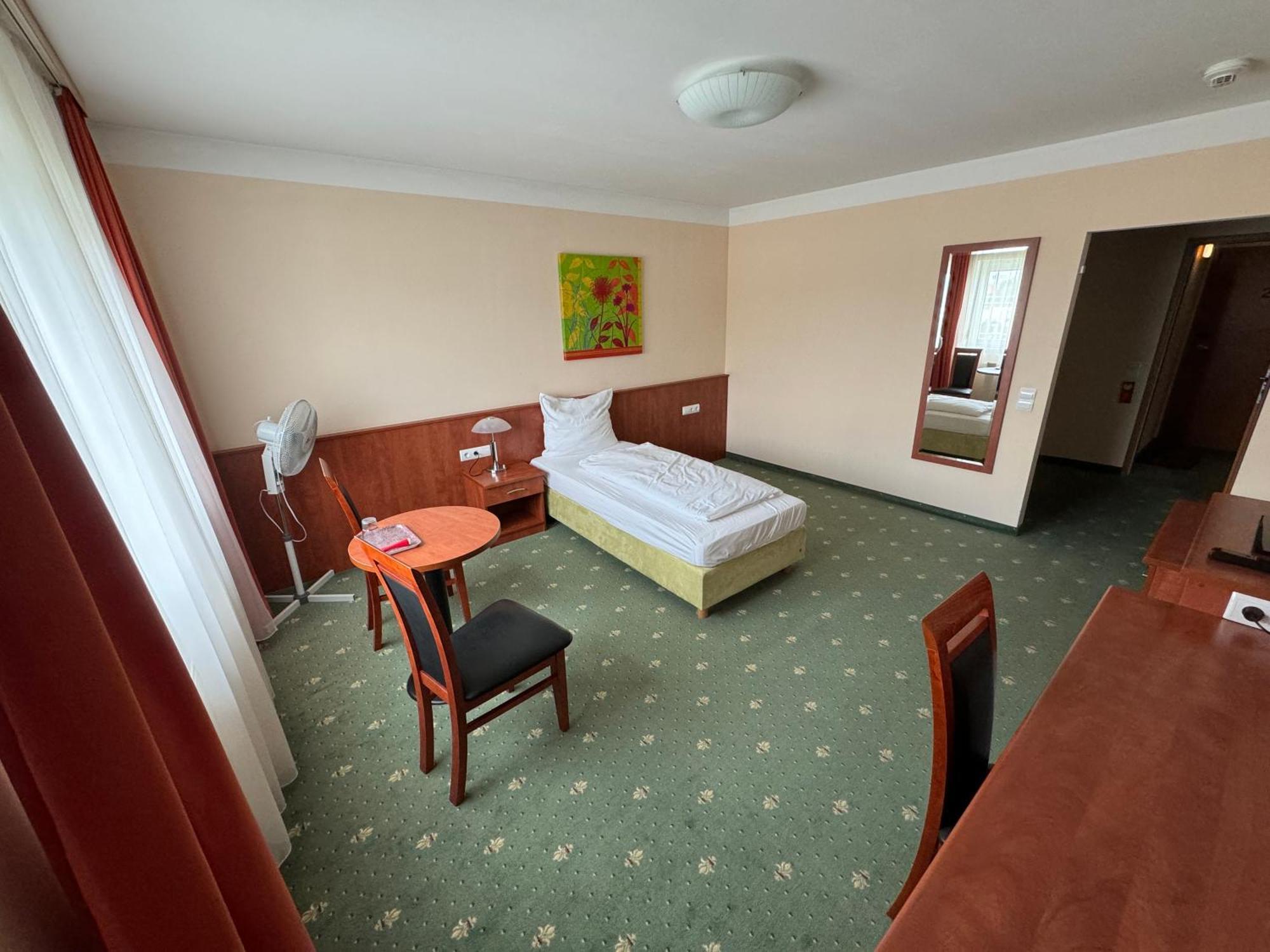 Hotel Breitenlee ウィーン エクステリア 写真