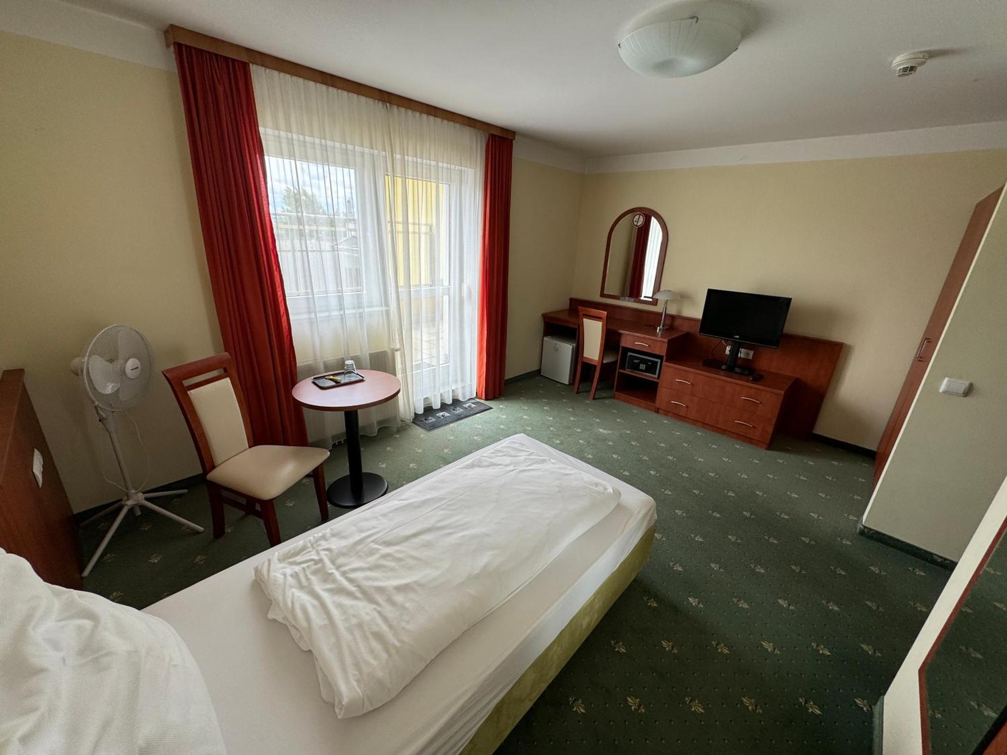 Hotel Breitenlee ウィーン エクステリア 写真